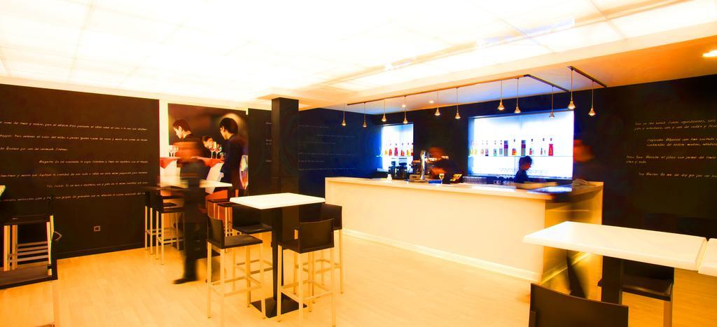 Hotel Escuela มาดริด ภายนอก รูปภาพ
