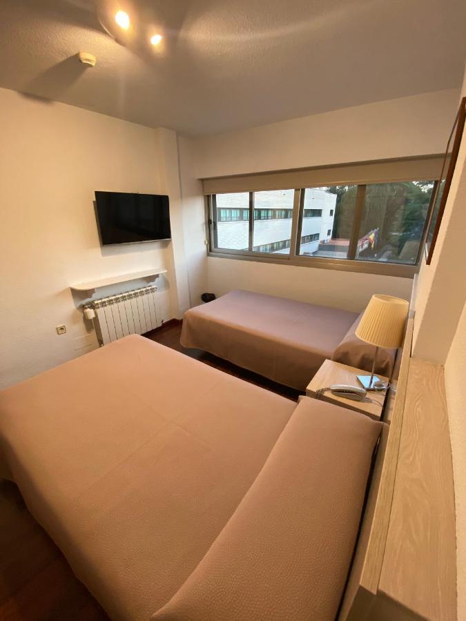 Hotel Escuela มาดริด ภายนอก รูปภาพ