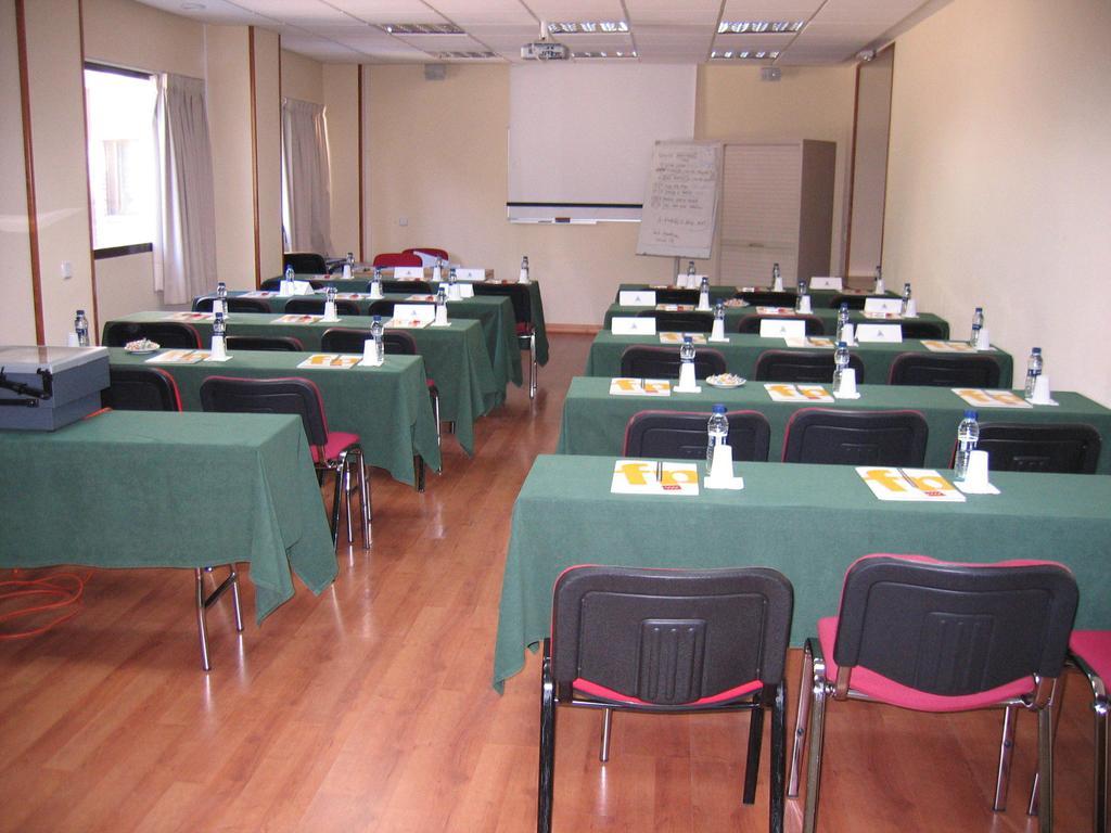 Hotel Escuela มาดริด ภายนอก รูปภาพ