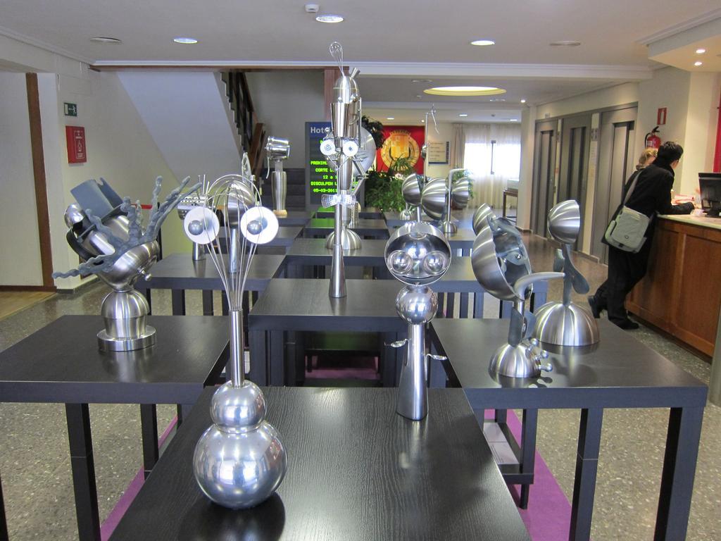 Hotel Escuela มาดริด ภายนอก รูปภาพ