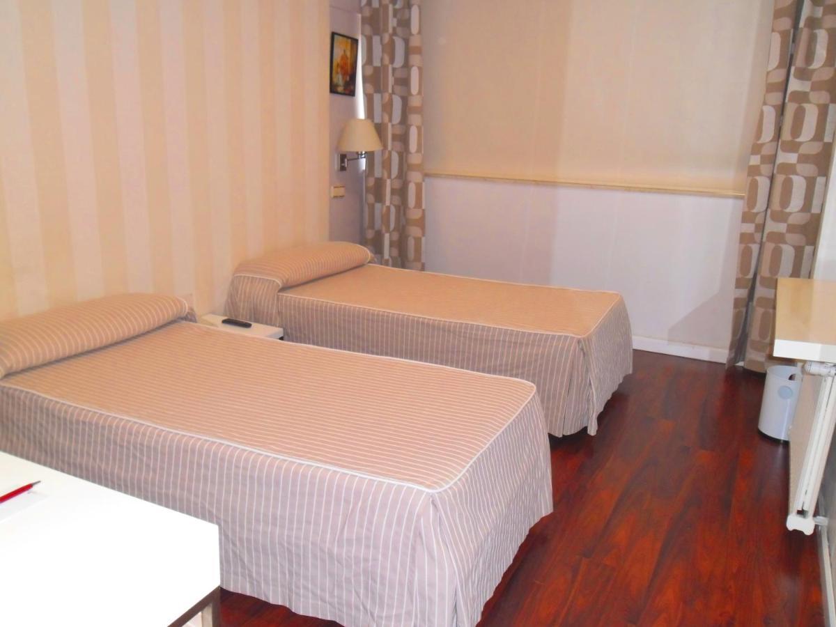 Hotel Escuela มาดริด ภายนอก รูปภาพ