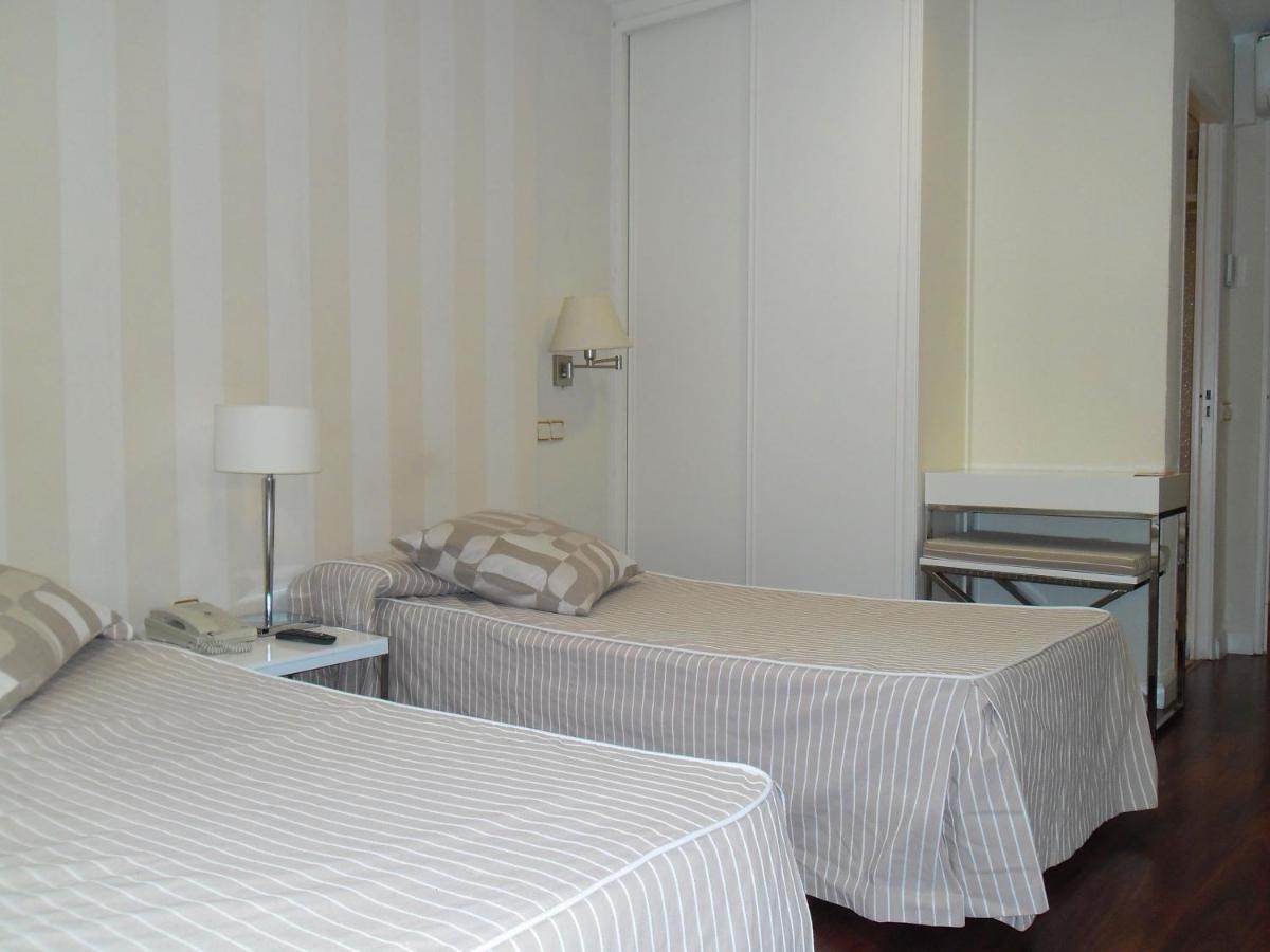 Hotel Escuela มาดริด ภายนอก รูปภาพ